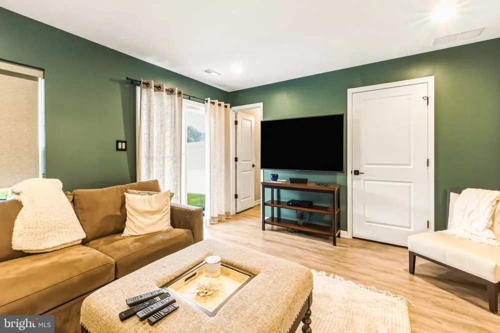86 AVIARY ROAD West Deptford, NJ 08086