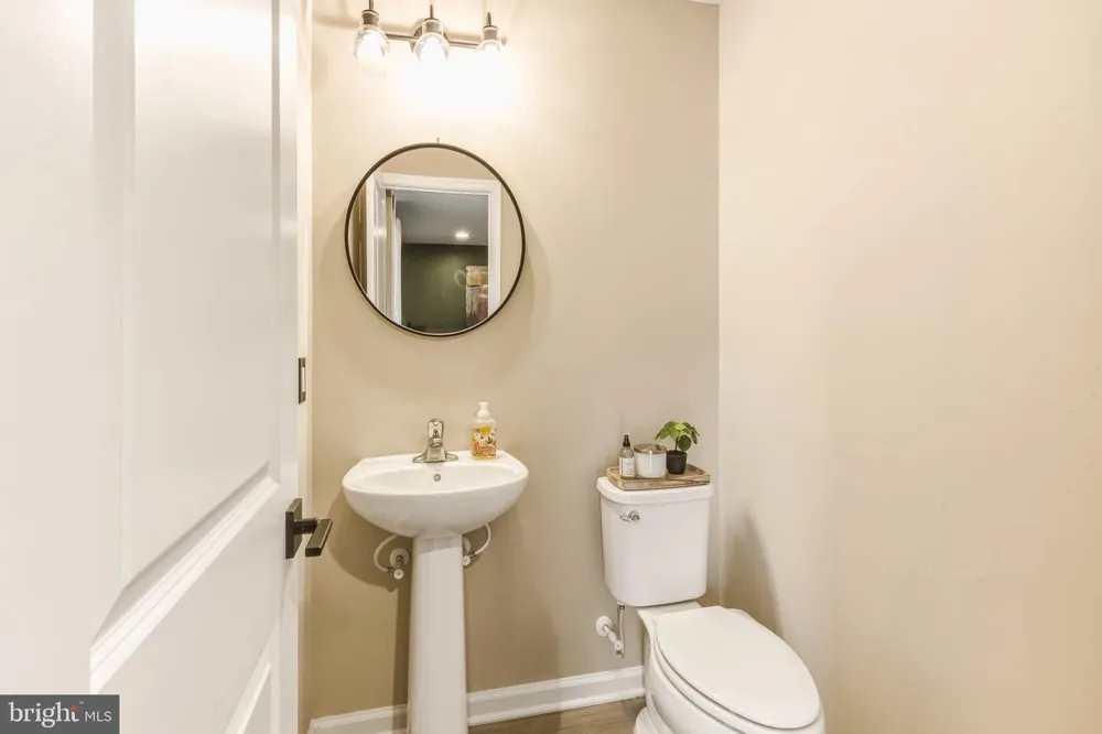 86 AVIARY ROAD West Deptford, NJ 08086