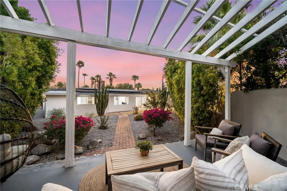 2553 Cardillo Avenue Palm Springs, CA 92262