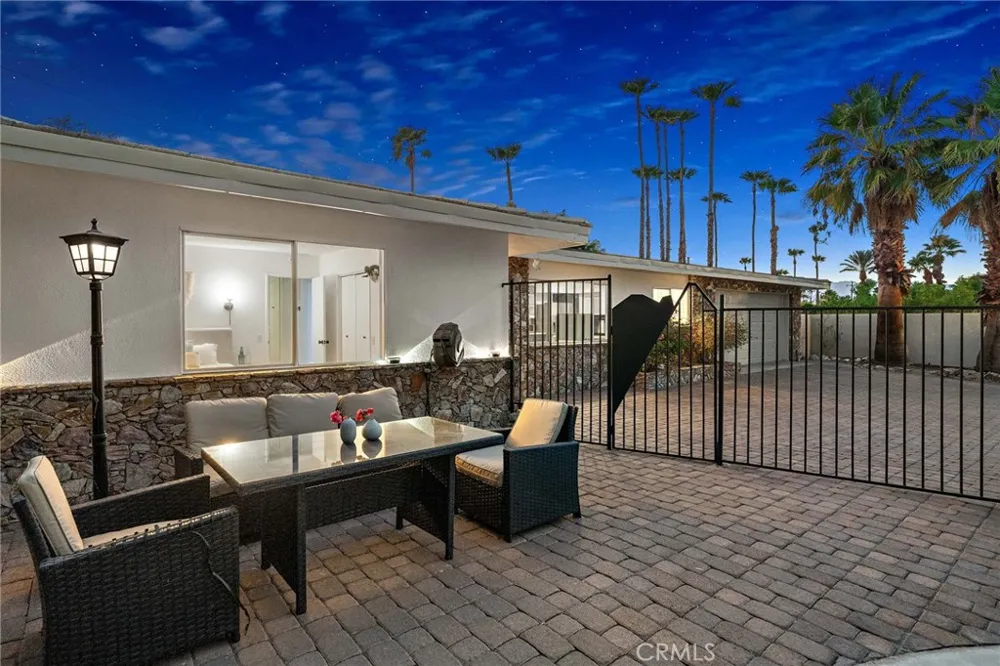 2553 Cardillo Avenue Palm Springs, CA 92262