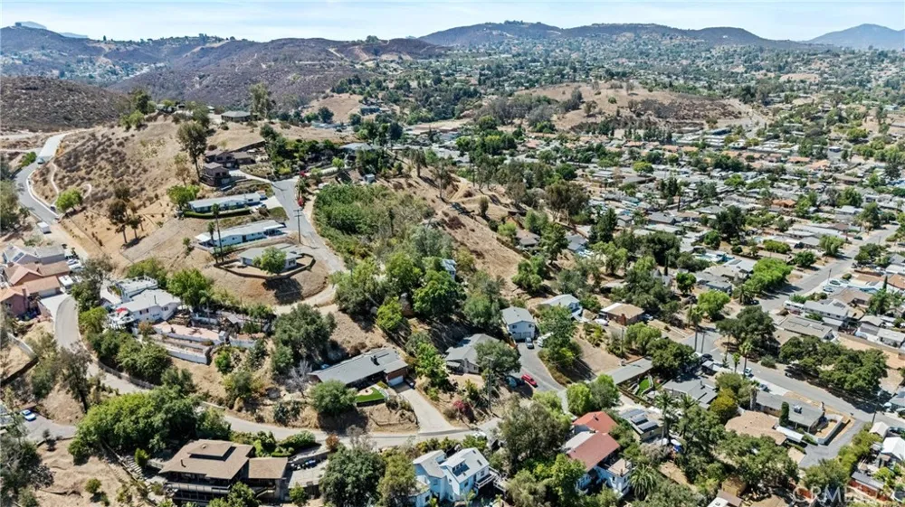 12833 Castle Court Drive Lakeside, CA 92040