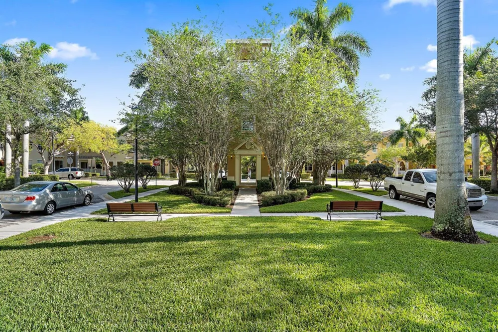 356 W Thatch Palm Circle #105 Jupiter, FL 33458