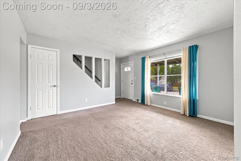 14801 Mona Avenue Warren City, MI 48089