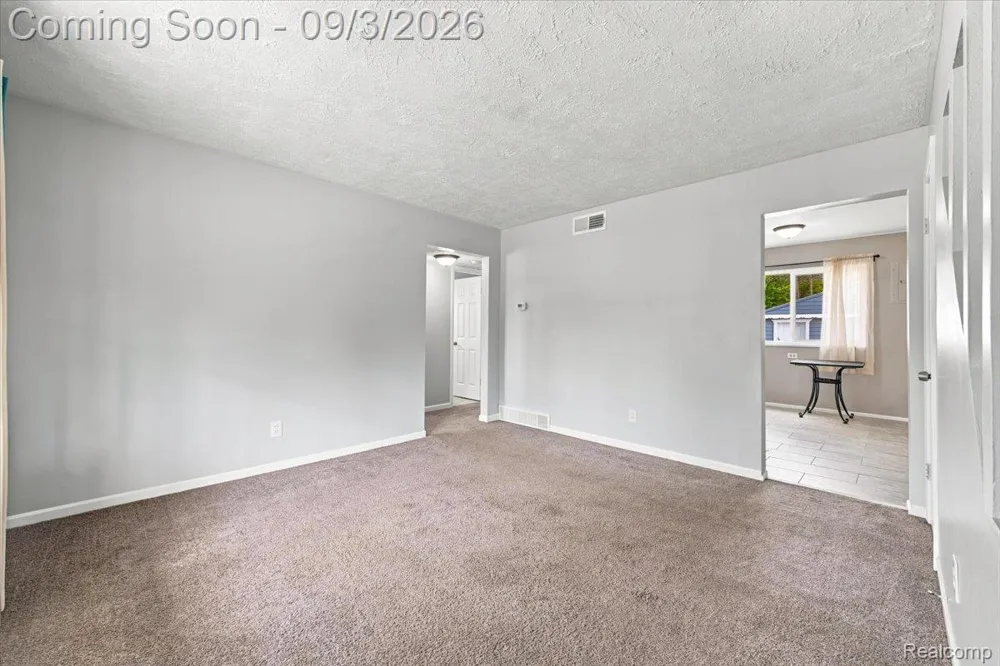 14801 Mona Avenue Warren City, MI 48089