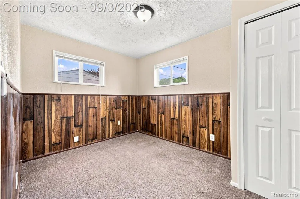 14801 Mona Avenue Warren City, MI 48089