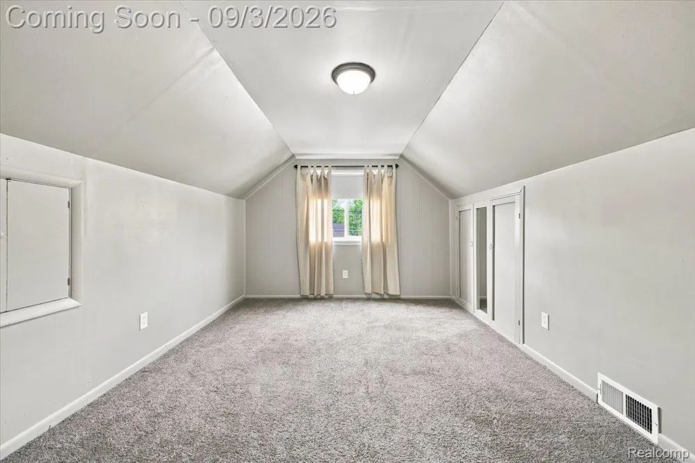 14801 Mona Avenue Warren City, MI 48089
