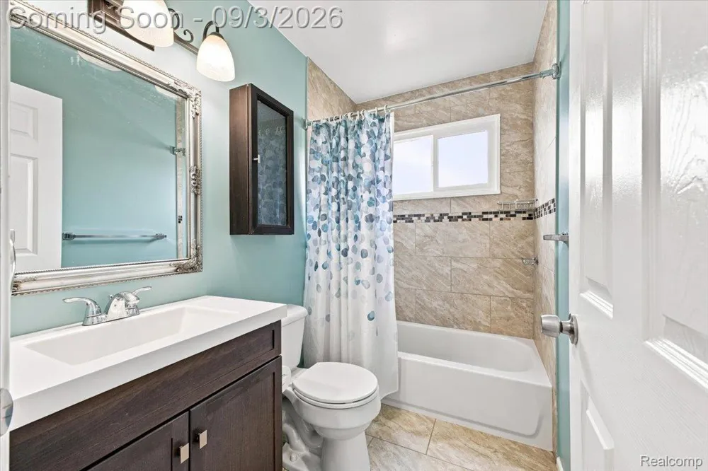 14801 Mona Avenue Warren City, MI 48089