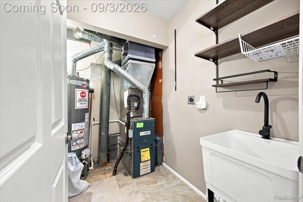 14801 Mona Avenue Warren City, MI 48089