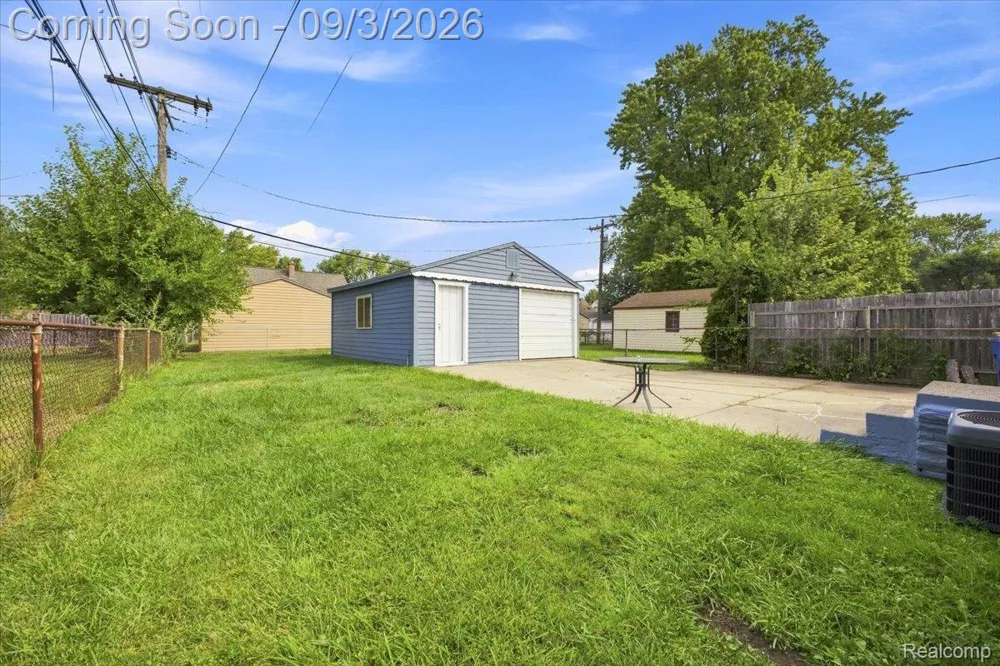 14801 Mona Avenue Warren City, MI 48089