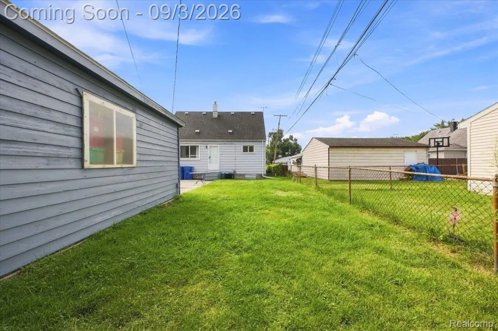 14801 Mona Avenue Warren City, MI 48089