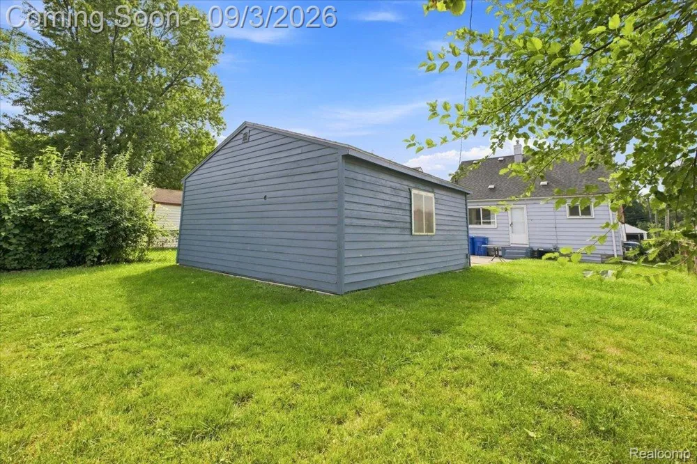 14801 Mona Avenue Warren City, MI 48089