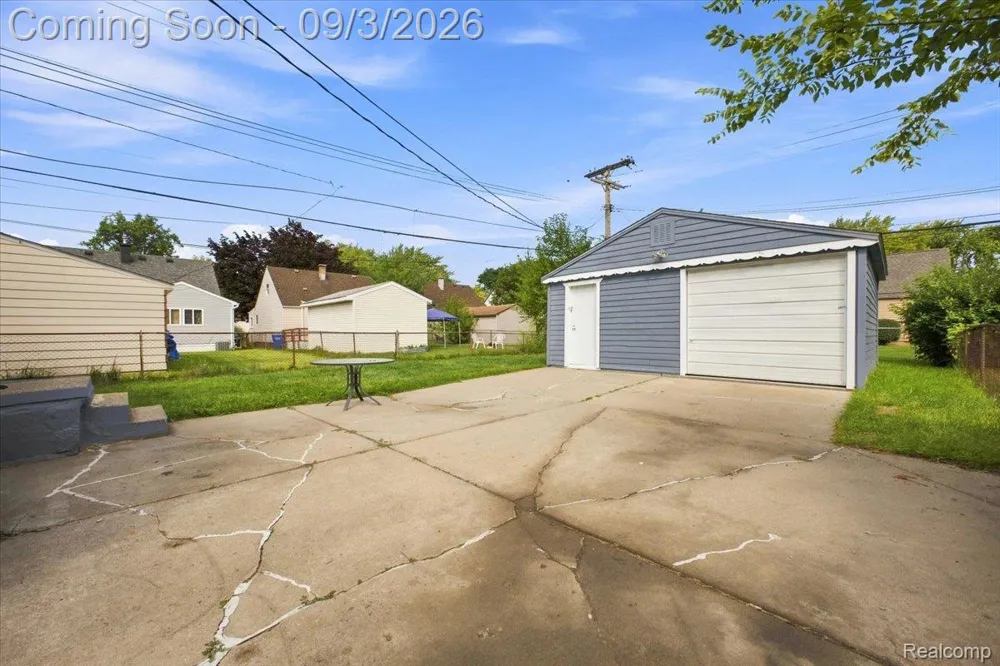 14801 Mona Avenue Warren City, MI 48089