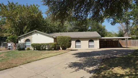 2308 Warwick Court