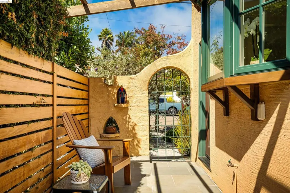 1564 Beverly Pl Berkeley, CA 94706