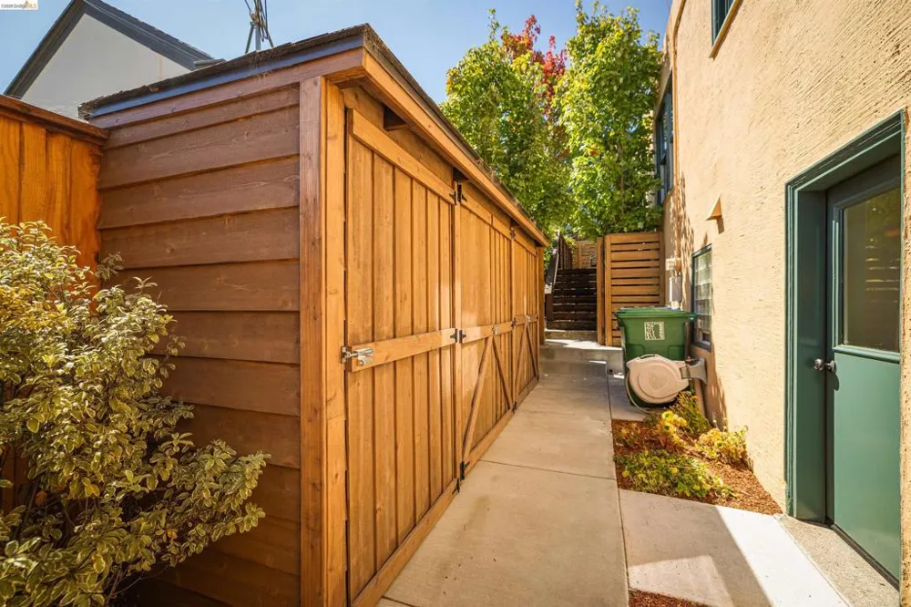 1564 Beverly Pl Berkeley, CA 94706