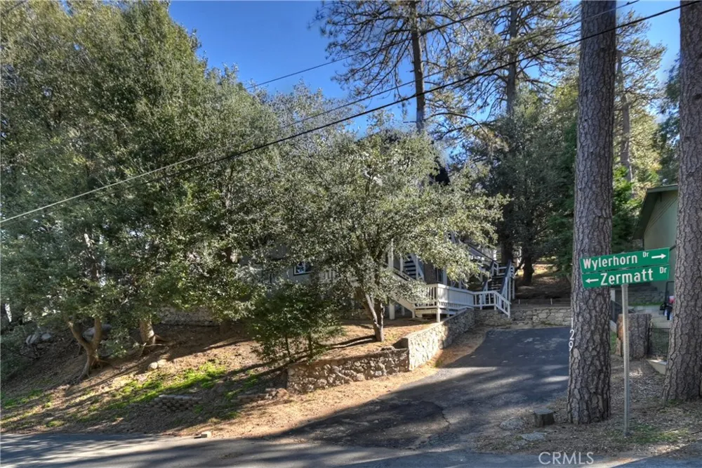129 Zermat #A Crestline, CA 92325