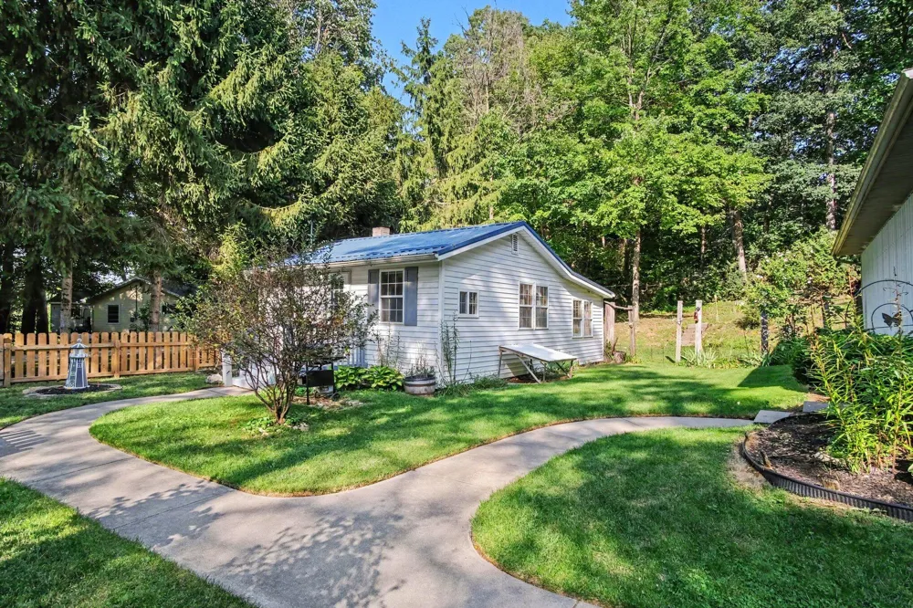 3944 Truesdale Avenue Newaygo, MI 49337