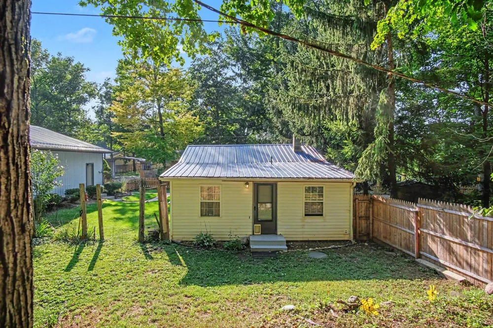 3944 Truesdale Avenue Newaygo, MI 49337