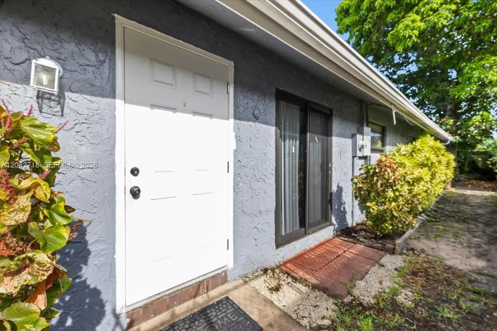 7425 SW 13th St North Lauderdale, FL 33068