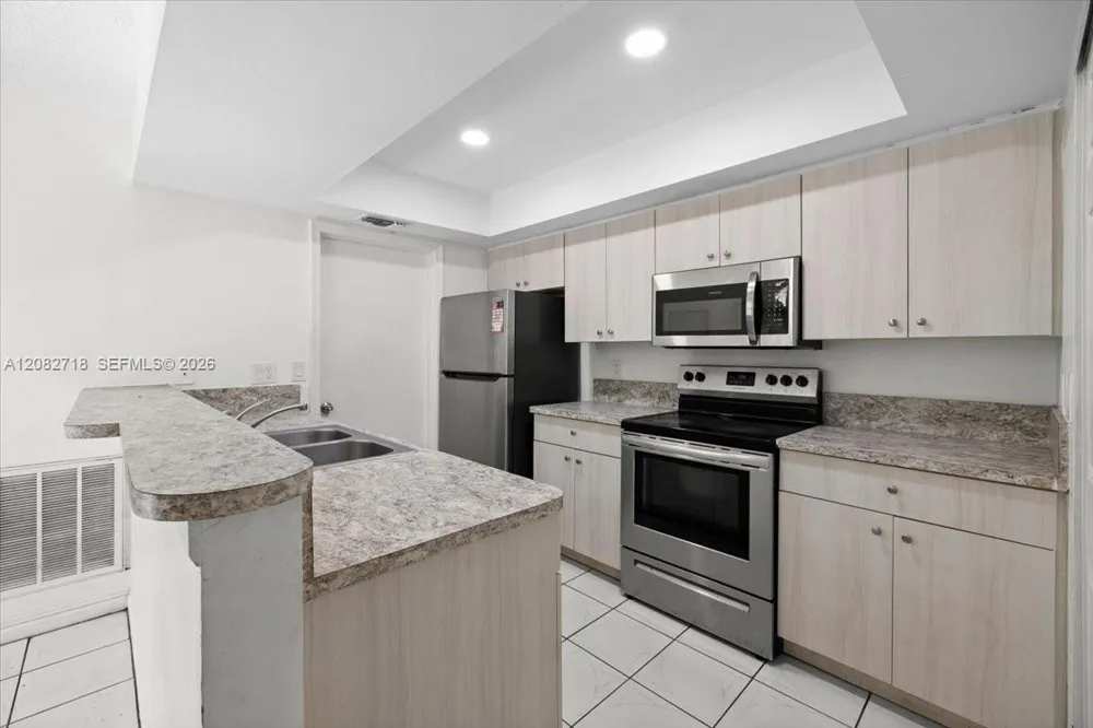 7425 SW 13th St North Lauderdale, FL 33068