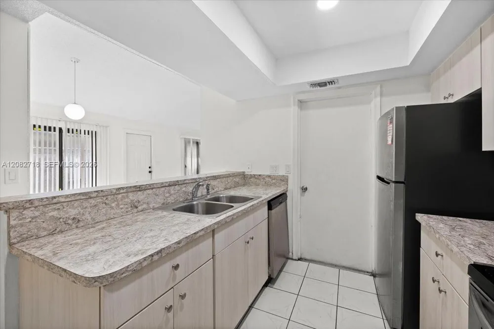7425 SW 13th St North Lauderdale, FL 33068