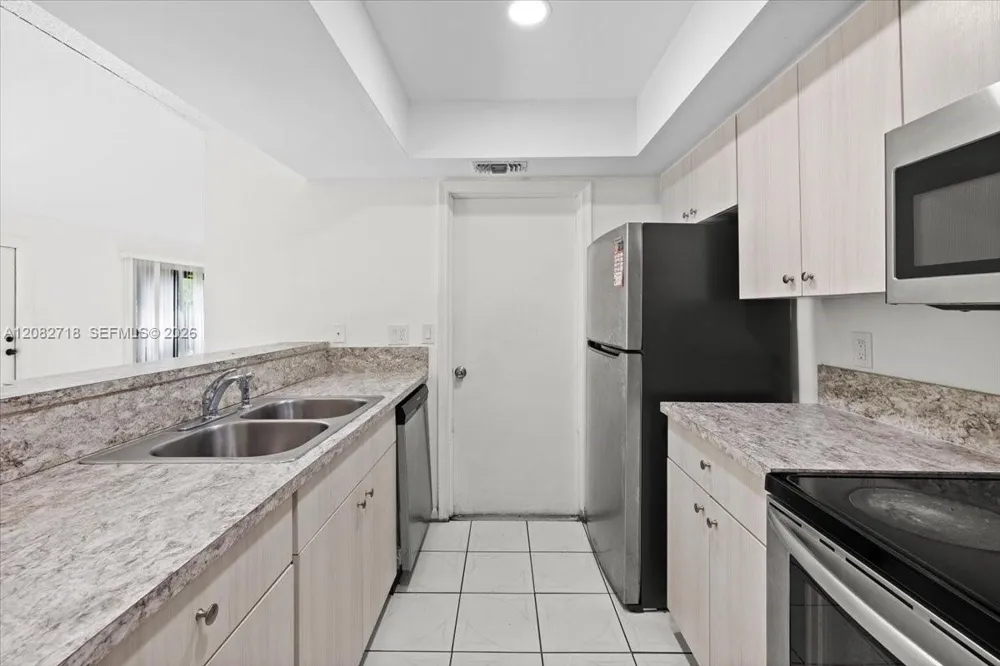 7425 SW 13th St North Lauderdale, FL 33068