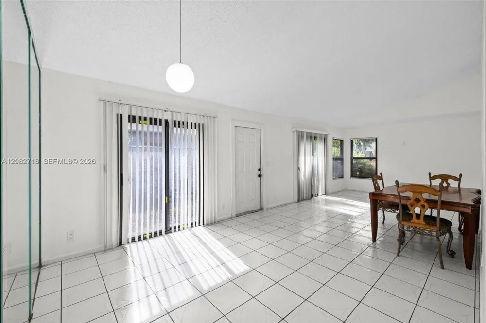 7425 SW 13th St North Lauderdale, FL 33068