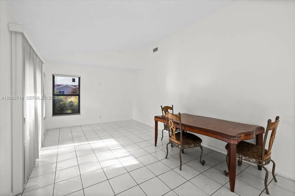 7425 SW 13th St North Lauderdale, FL 33068