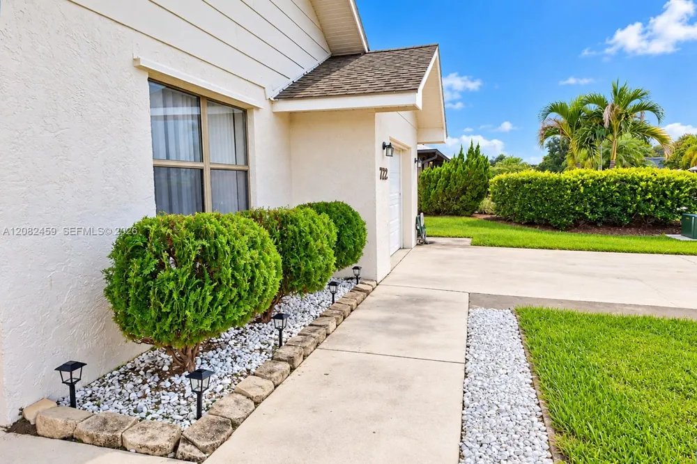 722 SE Thanksgiving Ave Port St. Lucie, FL 34984