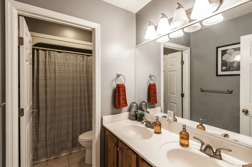 1026 Waters Edge Cir Mount Juliet, TN 37122