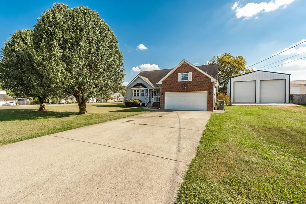 1026 Waters Edge Cir Mount Juliet, TN 37122