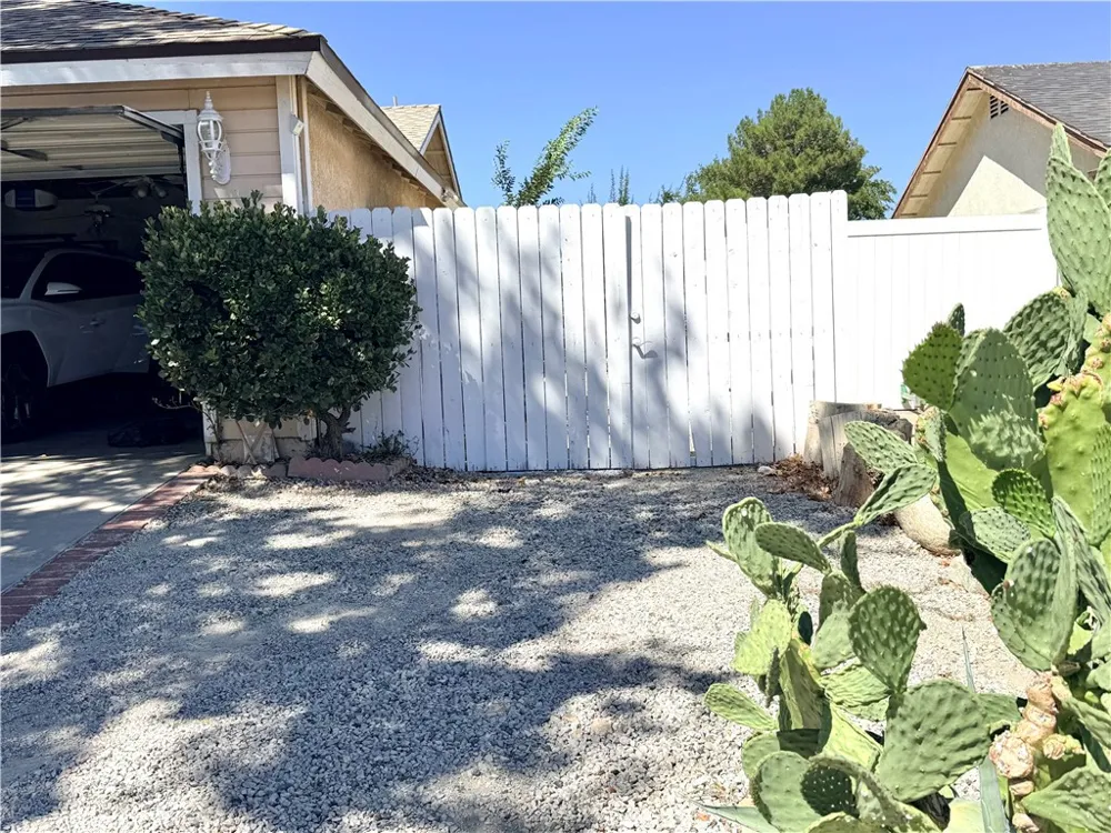 37913 Janus Palmdale, CA 93550
