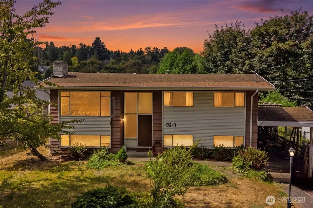 10247 10th Avenue S Seattle, WA 98168
