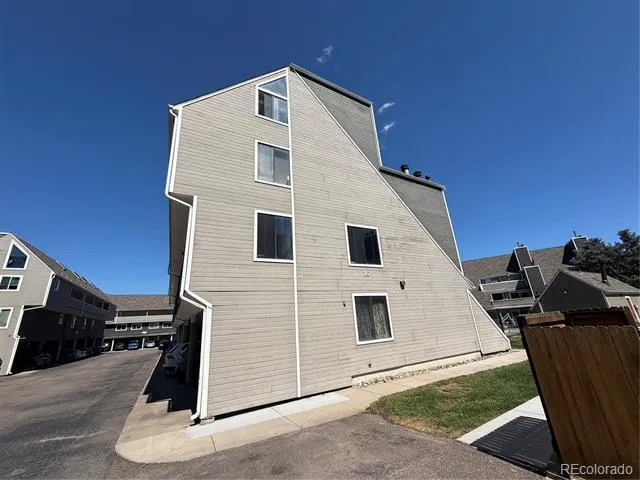 5250 S Huron Way #10-208 Littleton, CO 80120