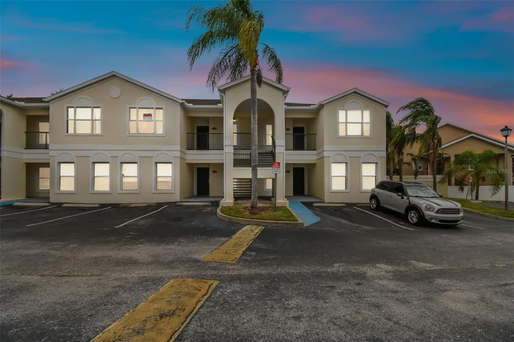 8827 GRAND PALMS CIRCLE #B Kissimmee, FL 34747