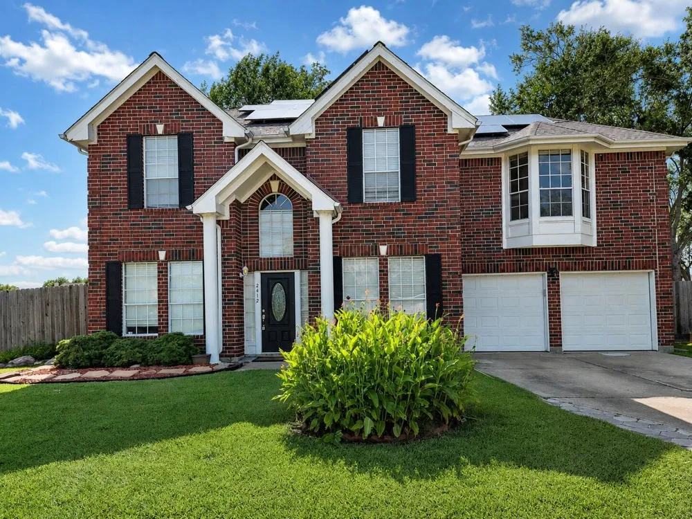 2412 Mission Circle Friendswood, TX 77546