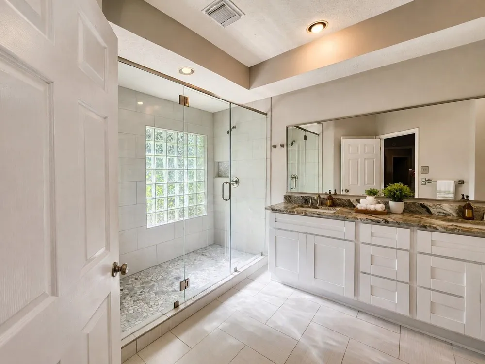 2412 Mission Circle Friendswood, TX 77546