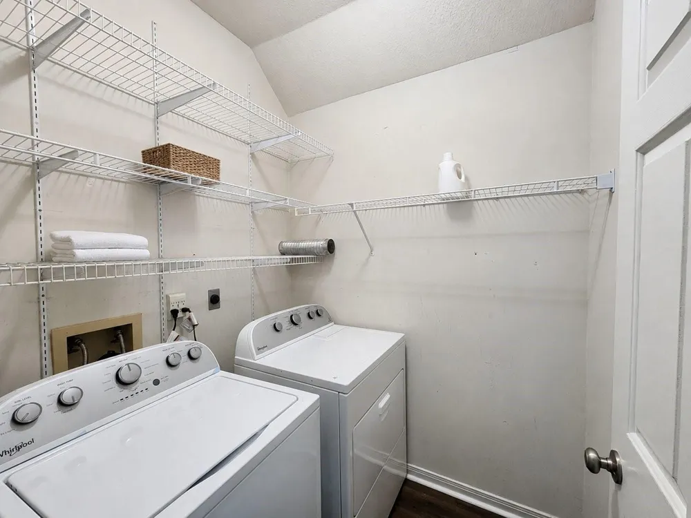 2412 Mission Circle Friendswood, TX 77546