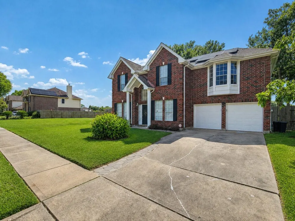 2412 Mission Circle Friendswood, TX 77546