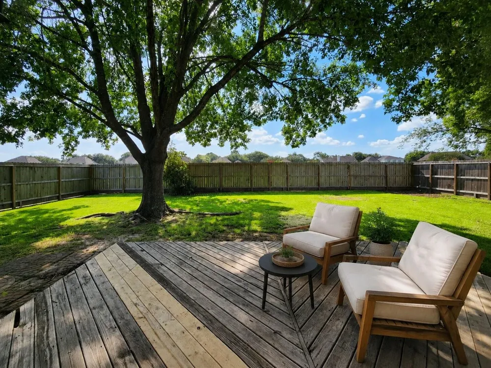 2412 Mission Circle Friendswood, TX 77546