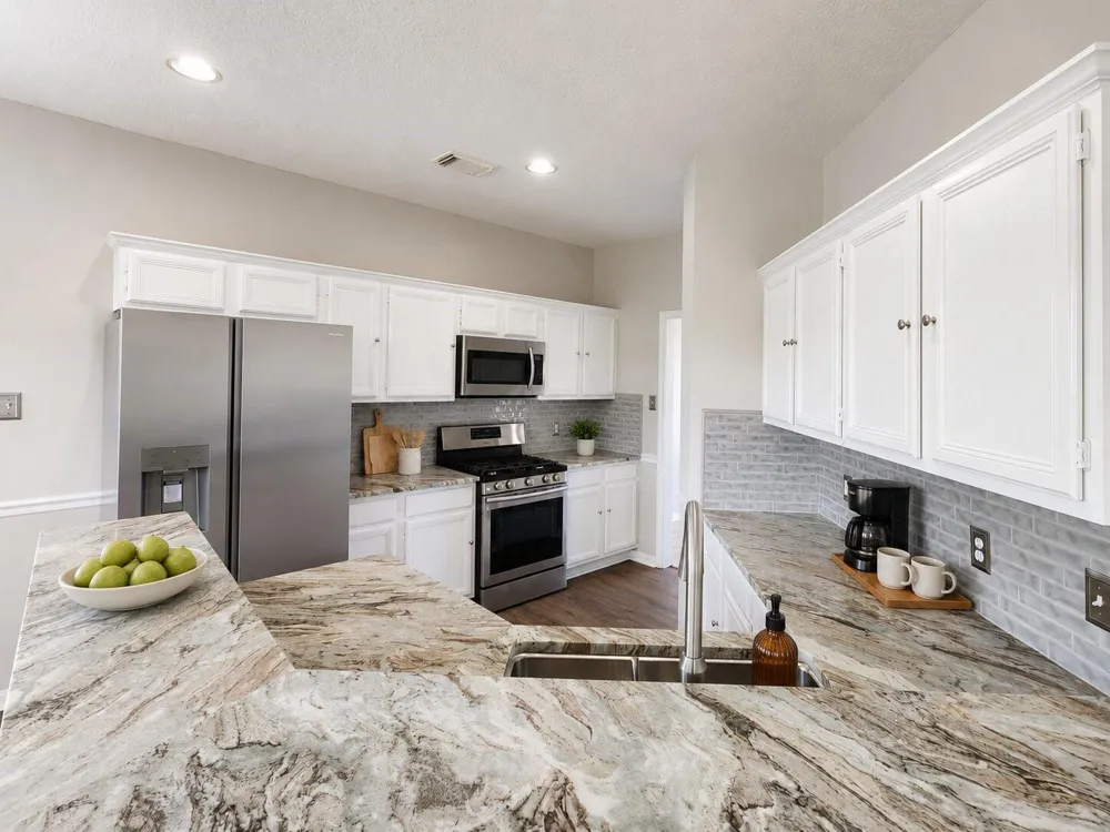 2412 Mission Circle Friendswood, TX 77546