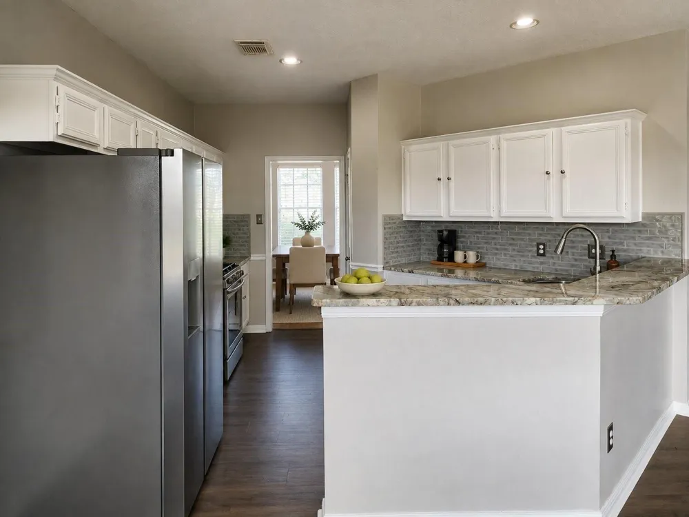 2412 Mission Circle Friendswood, TX 77546