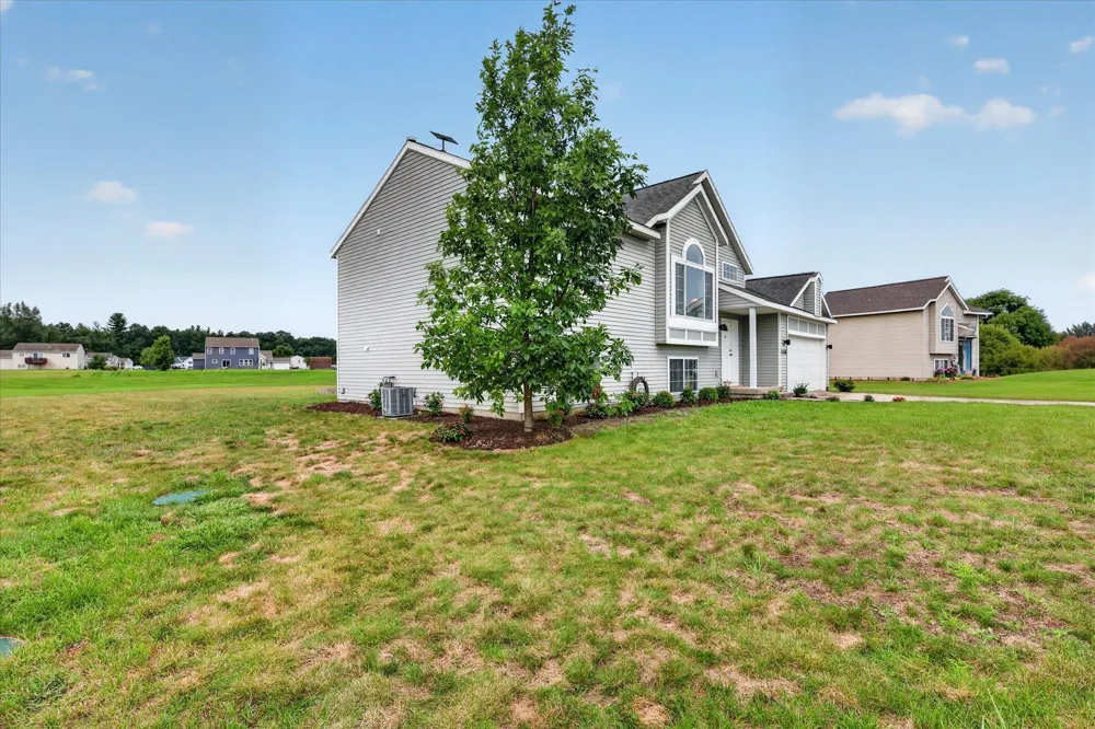 11310 Meadow Wood Circle Greenville, MI 48838