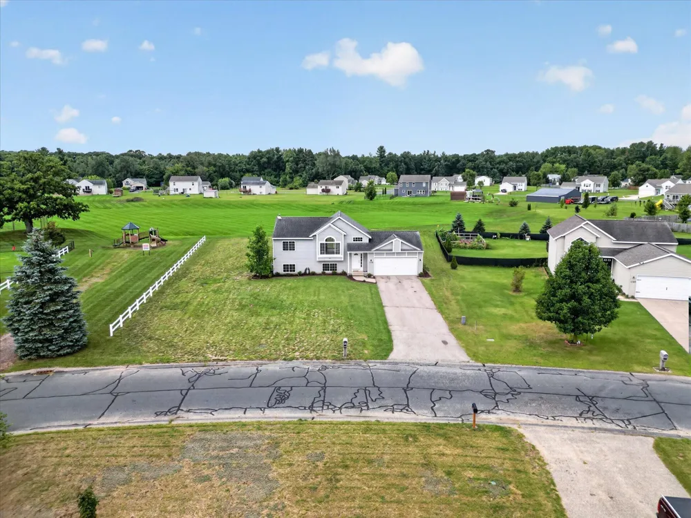 11310 Meadow Wood Circle Greenville, MI 48838