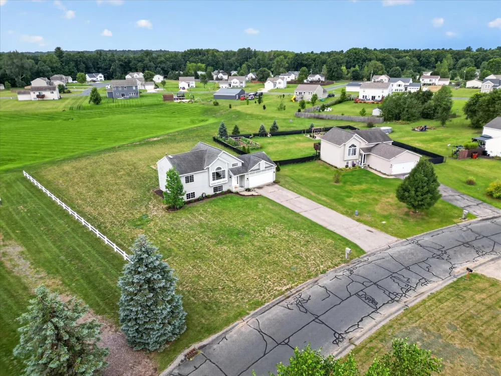 11310 Meadow Wood Circle Greenville, MI 48838