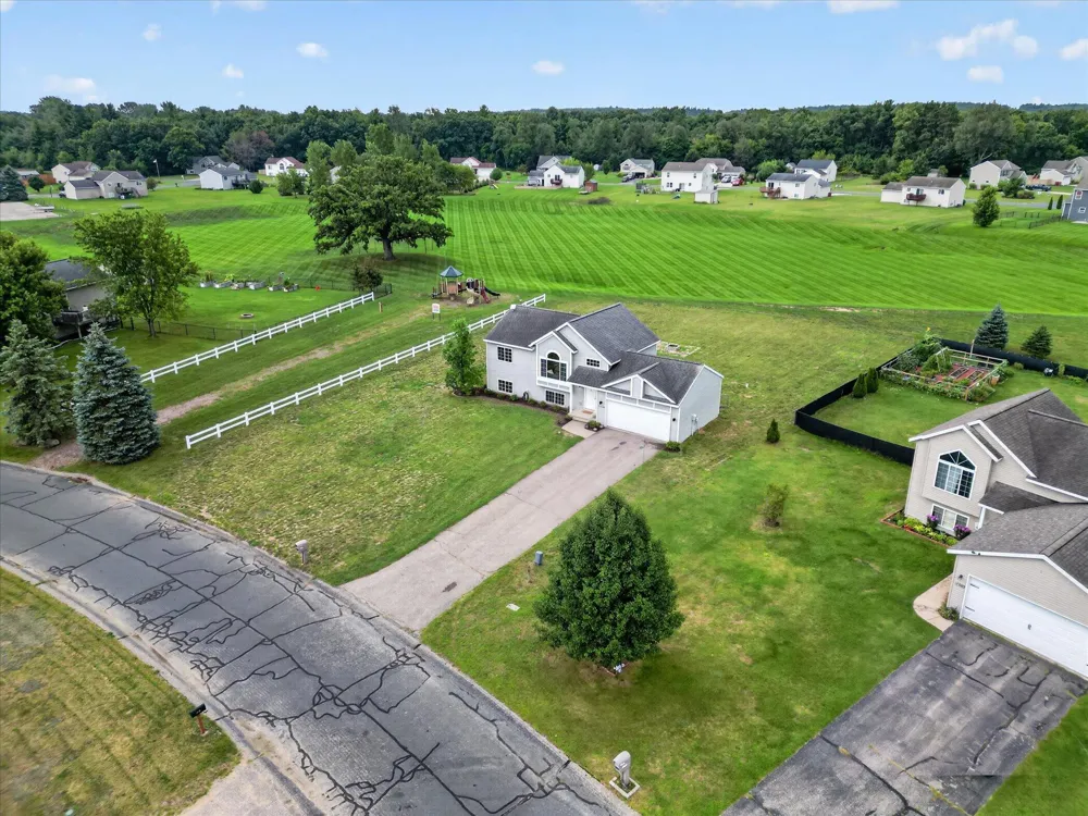11310 Meadow Wood Circle Greenville, MI 48838