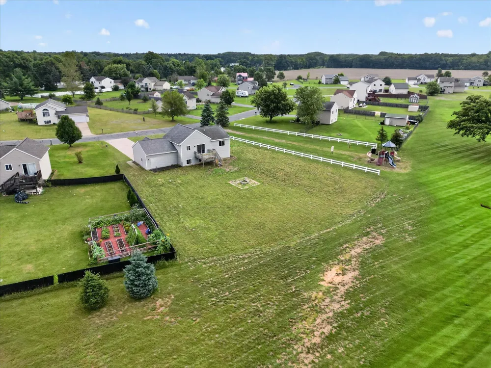 11310 Meadow Wood Circle Greenville, MI 48838
