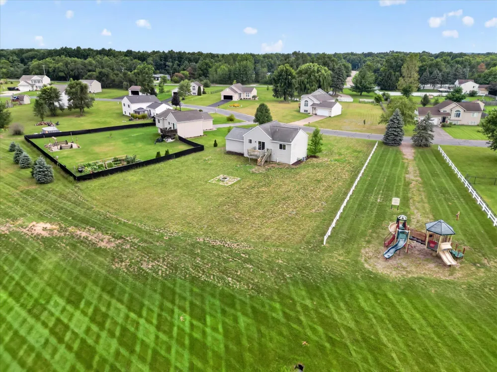 11310 Meadow Wood Circle Greenville, MI 48838