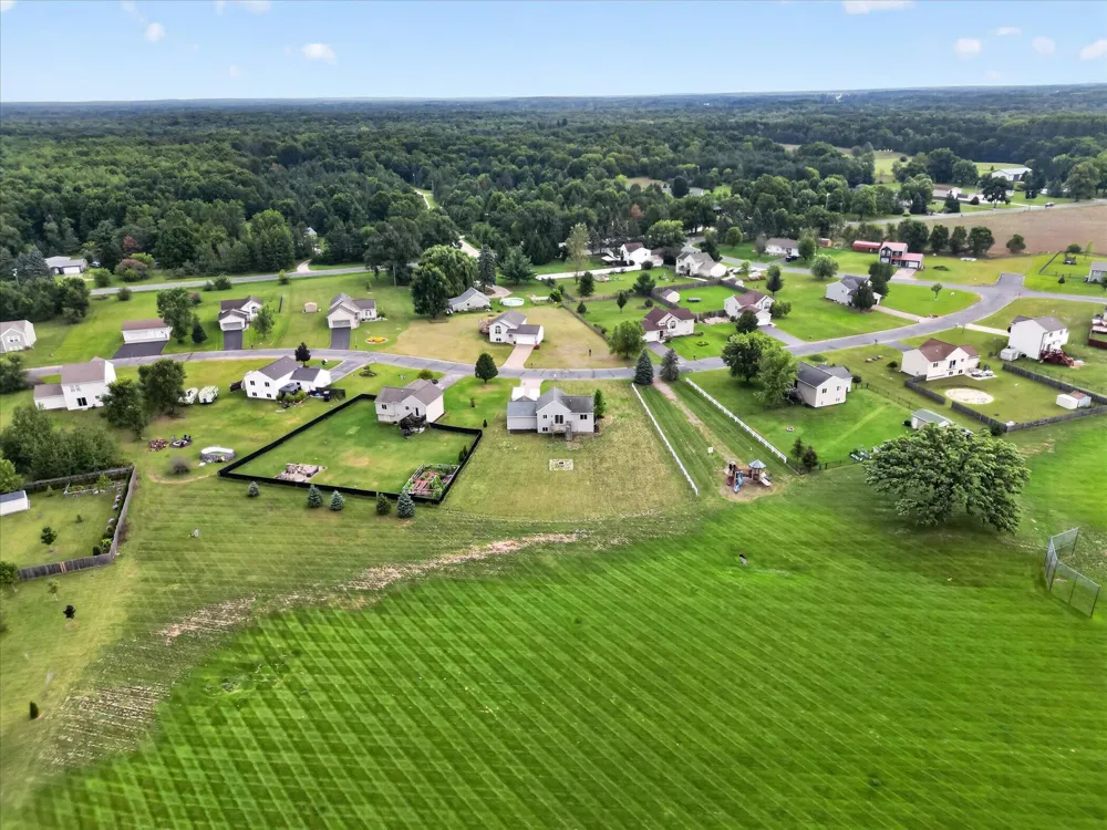 11310 Meadow Wood Circle Greenville, MI 48838