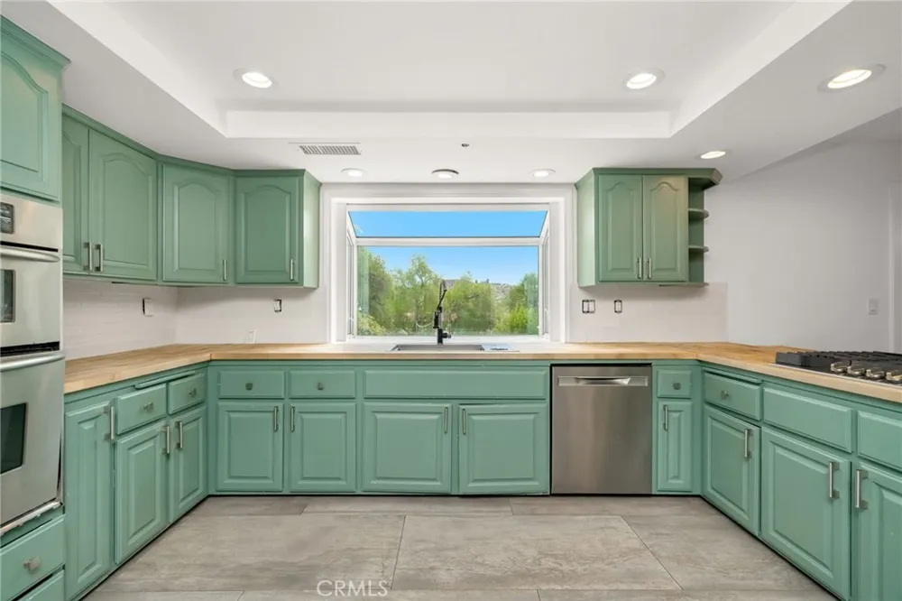 33247 Escondido Drive Agua Dulce, CA 91390